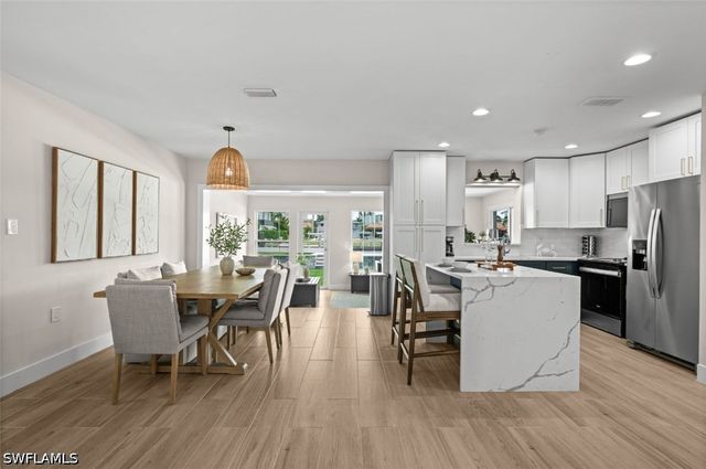 373 Egret AVE, Naples, FL 34108