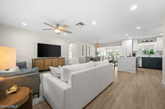 373 Egret AVE, Naples, FL 34108