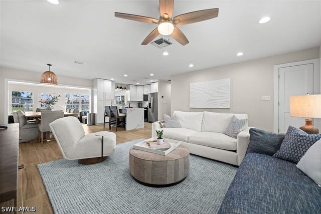 373 Egret AVE, Naples, FL 34108