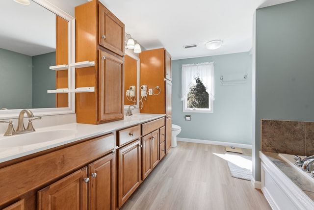 80 Green Meadow Lane, West Springfield, MA 01089