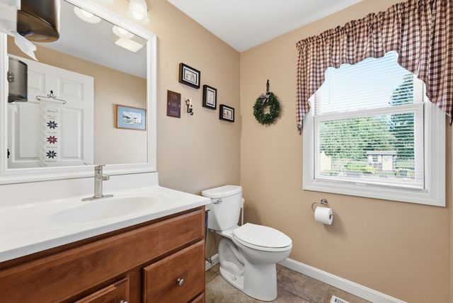 80 Green Meadow Lane, West Springfield, MA 01089