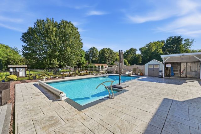 80 Green Meadow Lane, West Springfield, MA 01089