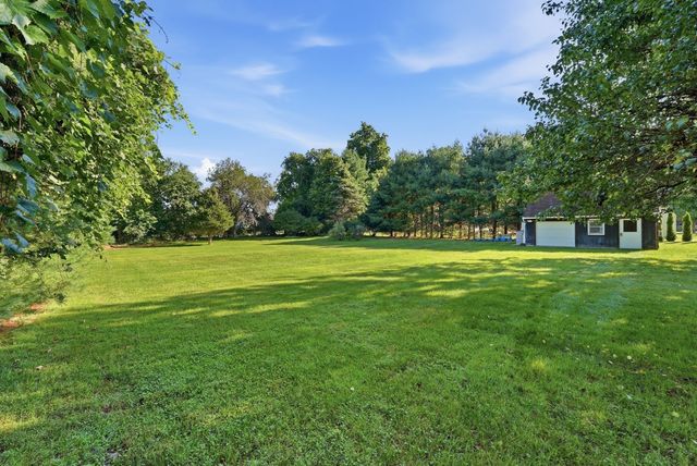 80 Green Meadow Lane, West Springfield, MA 01089