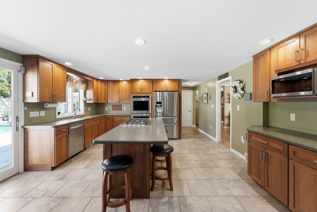 80 Green Meadow Lane, West Springfield, MA 01089