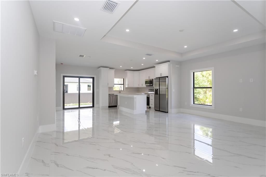 733 Phelps ST E, LEHIGH ACRES, FL 33974 — photo 4