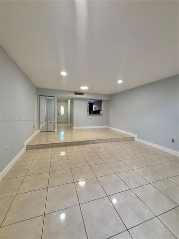 600 NW 107th Ave 9B, Miami, FL 33172