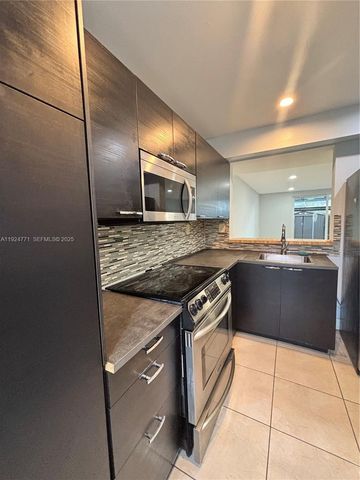 600 NW 107th Ave 9B, Miami, FL 33172