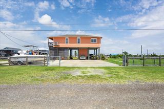 7119 Beau Rue Street, Hitchcock, TX 77563