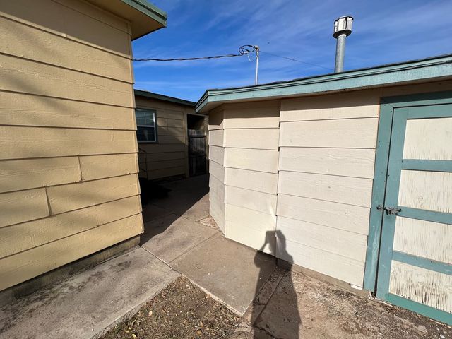 1407 S McElroy, Crane, TX 79731