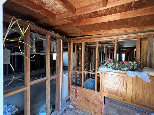 1407 S McElroy, Crane, TX 79731