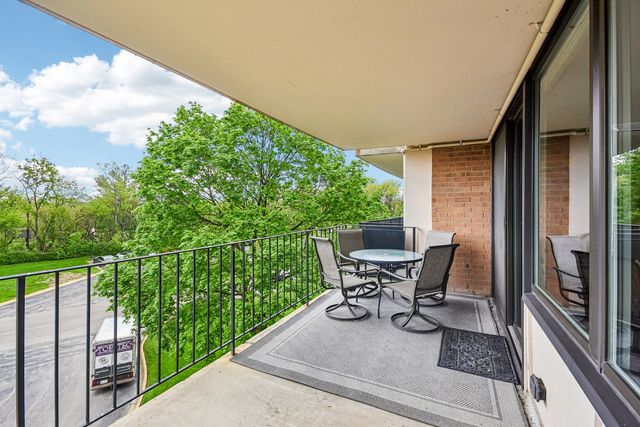 101 BAR HARBOUR Road 4D, Schaumburg, IL 60193