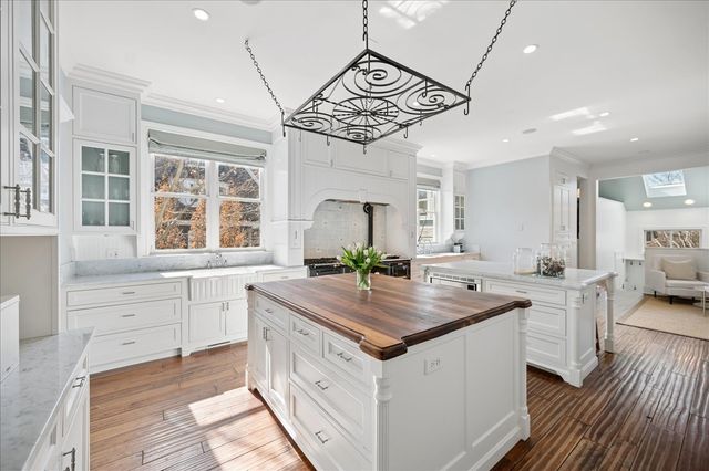 875 GORDON Terrace, Winnetka, IL 60093