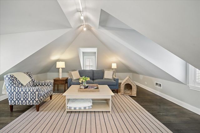 875 GORDON Terrace, Winnetka, IL 60093