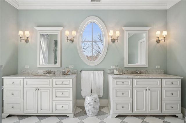 875 GORDON Terrace, Winnetka, IL 60093