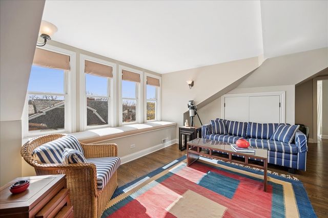 875 GORDON Terrace, Winnetka, IL 60093