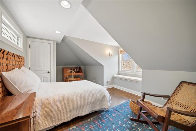 875 GORDON Terrace, Winnetka, IL 60093