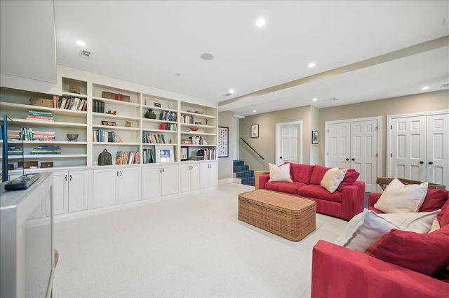 875 GORDON Terrace, Winnetka, IL 60093