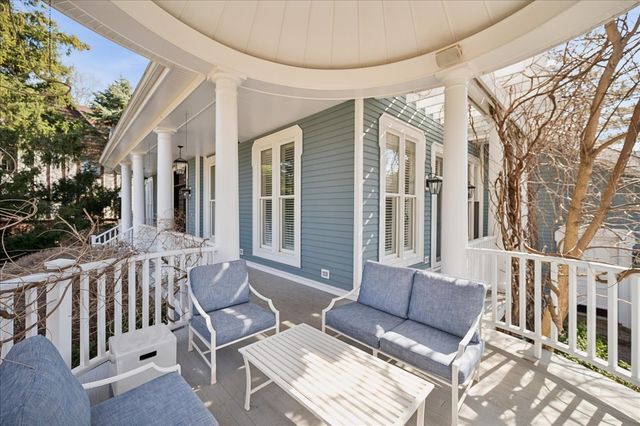 875 GORDON Terrace, Winnetka, IL 60093