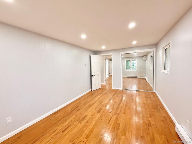 20 Baylis Place, Syosset, NY 11791