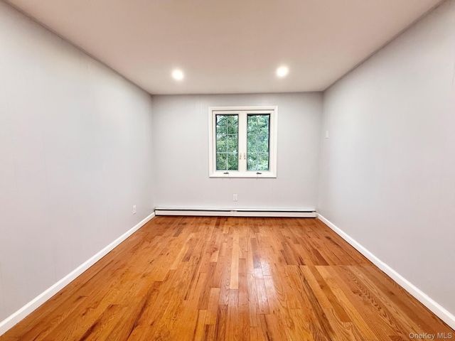 20 Baylis Place, Syosset, NY 11791