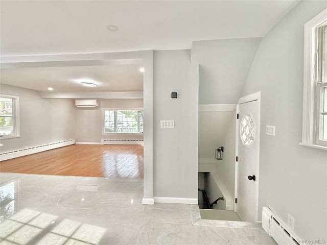 20 Baylis Place, Syosset, NY 11791