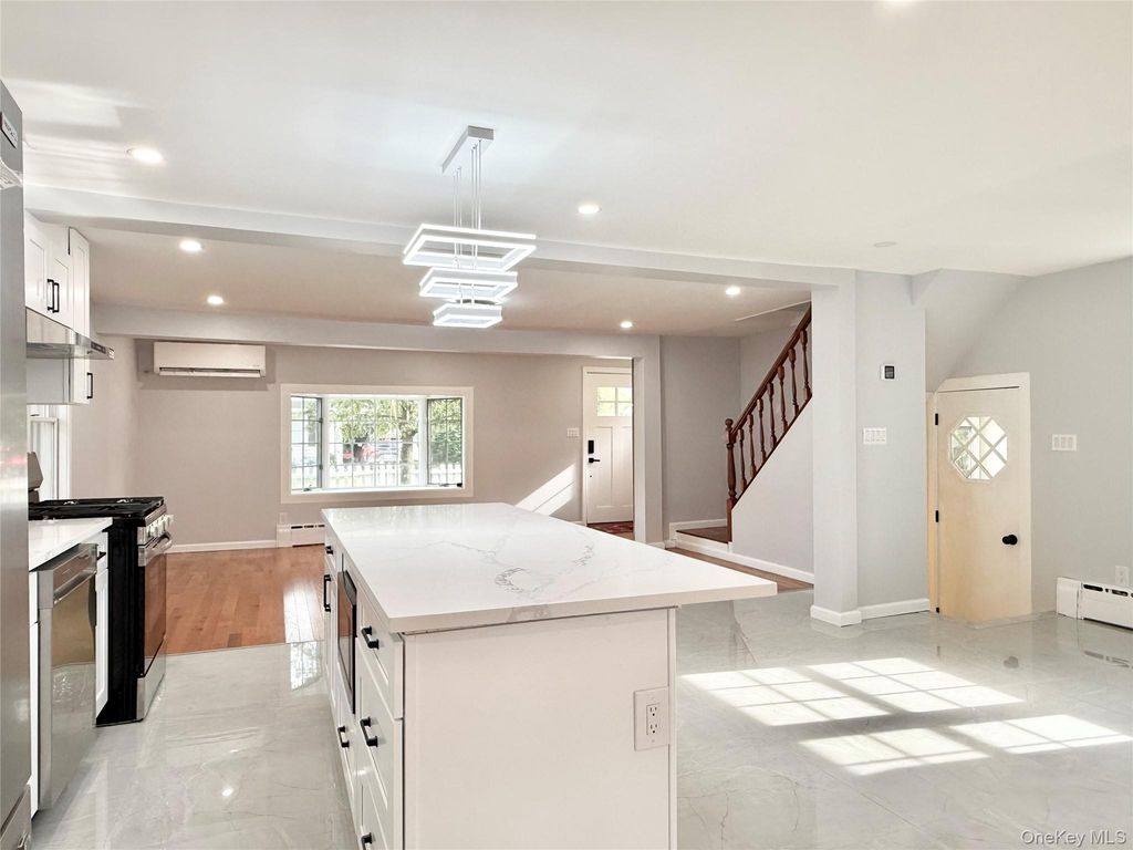 20 Baylis Place, Syosset, NY 11791 — photo 4