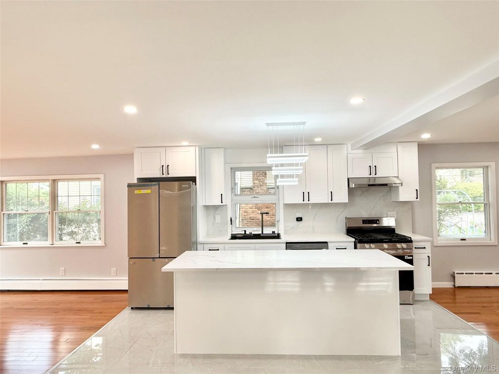 20 Baylis Place, Syosset, NY 11791 — photo 5