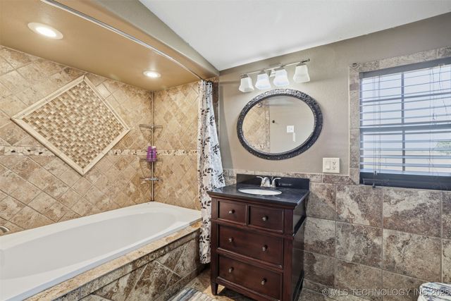 1827 Platter, Calera, OK 74730