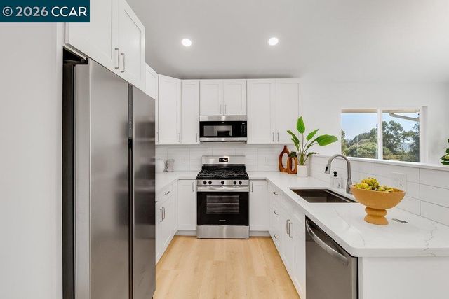679 El Centro Rd, El Sobrante, CA 94803