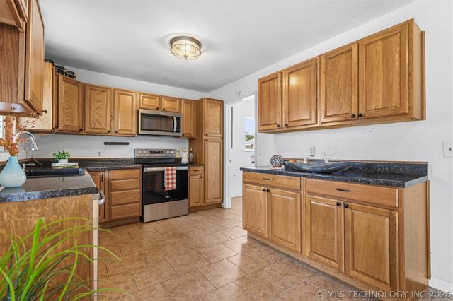 115 Laurel Street, Lone Grove, OK 73443
