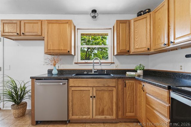 115 Laurel Street, Lone Grove, OK 73443
