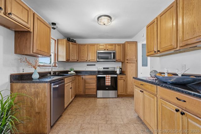 115 Laurel Street, Lone Grove, OK 73443