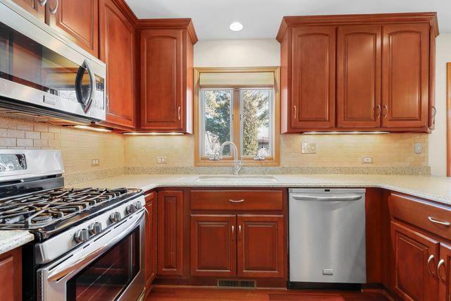 425 Cambridge Avenue, Elburn, IL 60119