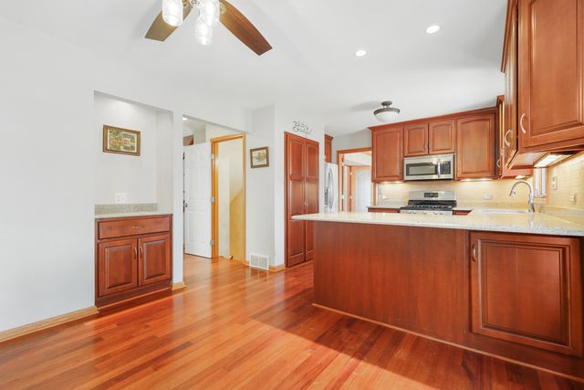 425 Cambridge Avenue, Elburn, IL 60119