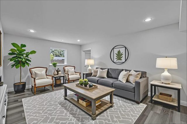 325 N PINE HILLS ROAD, Orlando, FL 32808