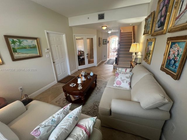 824 SW 143rd Ter 203, Pembroke Pines, FL 33027