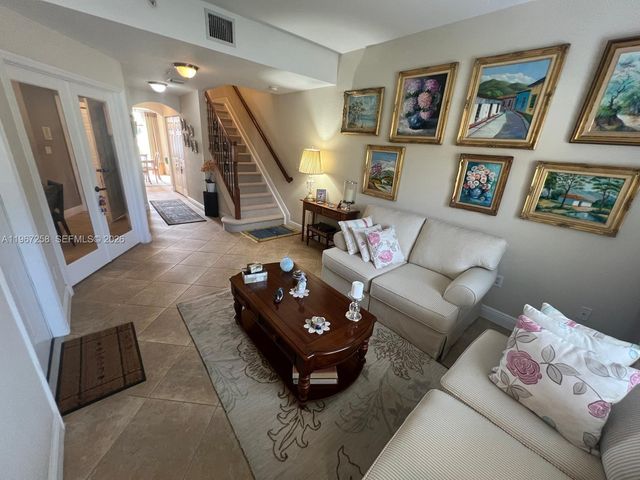 824 SW 143rd Ter 203, Pembroke Pines, FL 33027