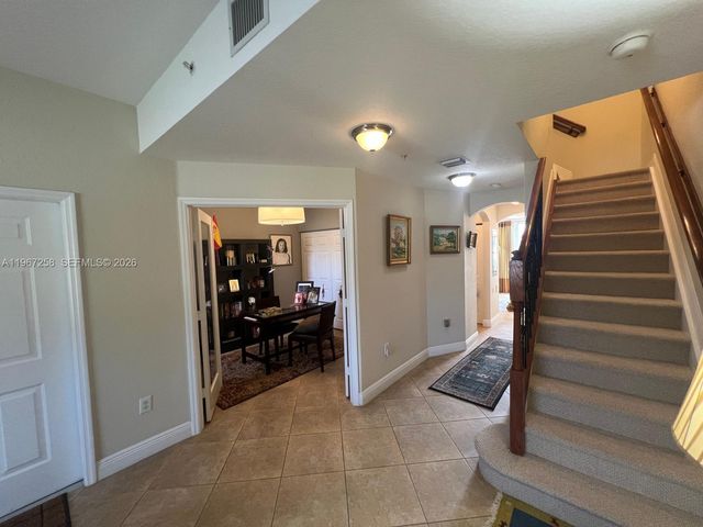 824 SW 143rd Ter 203, Pembroke Pines, FL 33027