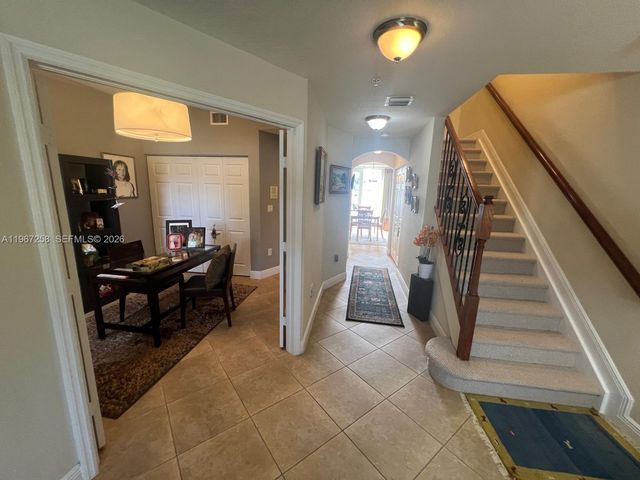 824 SW 143rd Ter 203, Pembroke Pines, FL 33027