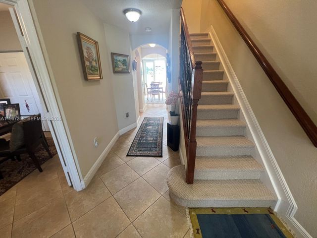 824 SW 143rd Ter 203, Pembroke Pines, FL 33027