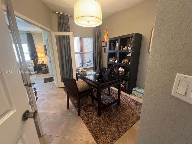 824 SW 143rd Ter 203, Pembroke Pines, FL 33027