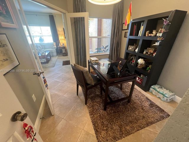 824 SW 143rd Ter 203, Pembroke Pines, FL 33027