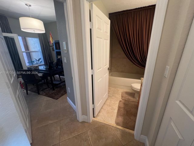 824 SW 143rd Ter 203, Pembroke Pines, FL 33027