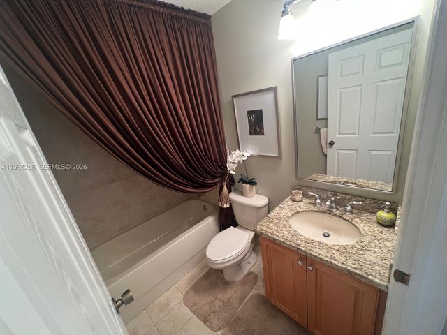 824 SW 143rd Ter 203, Pembroke Pines, FL 33027