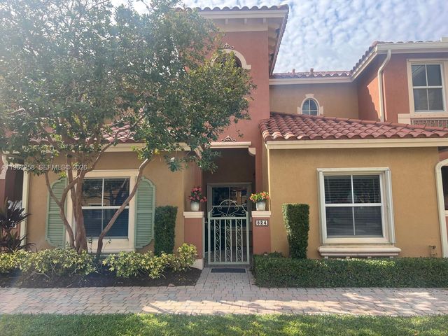 824 SW 143rd Ter 203, Pembroke Pines, FL 33027