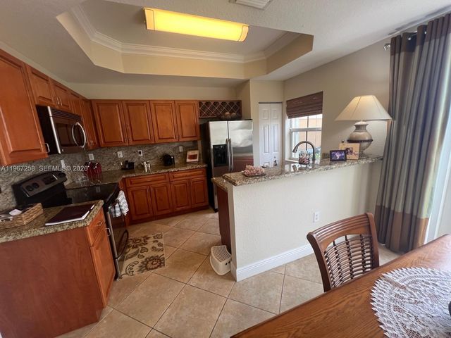 824 SW 143rd Ter 203, Pembroke Pines, FL 33027