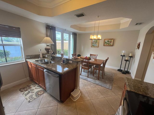 824 SW 143rd Ter 203, Pembroke Pines, FL 33027