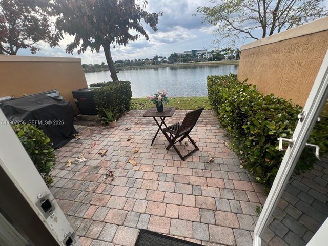 824 SW 143rd Ter 203, Pembroke Pines, FL 33027