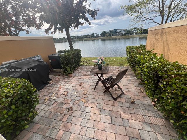 824 SW 143rd Ter 203, Pembroke Pines, FL 33027
