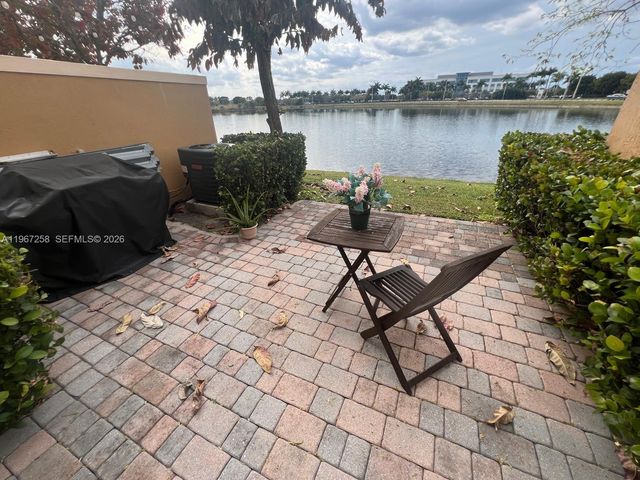 824 SW 143rd Ter 203, Pembroke Pines, FL 33027